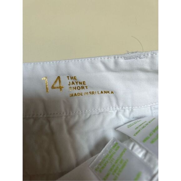 LILLY PULITZER
7" Jayne Stretch Short in Resort White - Picture 3 of 4